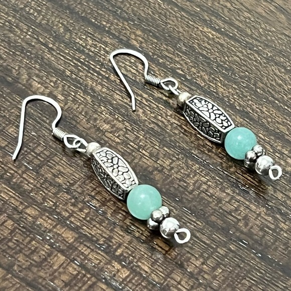 Elegant Silver Tone Dangle Earrings - Picture 5 of 5